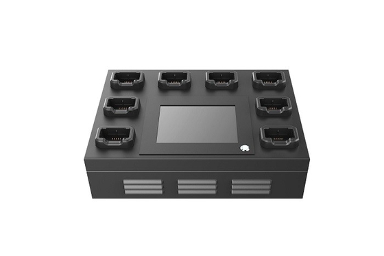 표준 32GB 내장 SSD와 함께 고속 성능 바디 카메라 도킹 스테이션