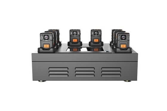 표준 32GB 내장 SSD와 함께 고속 성능 바디 카메라 도킹 스테이션