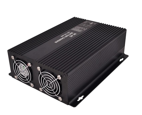 12V 30A DC 배터리 충전기 390W Pvmax 역극성 보호 방수 등급 IP20/IP65