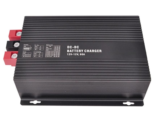 12V 30A DC 배터리 충전기 390W Pvmax 역극성 보호 방수 등급 IP20/IP65